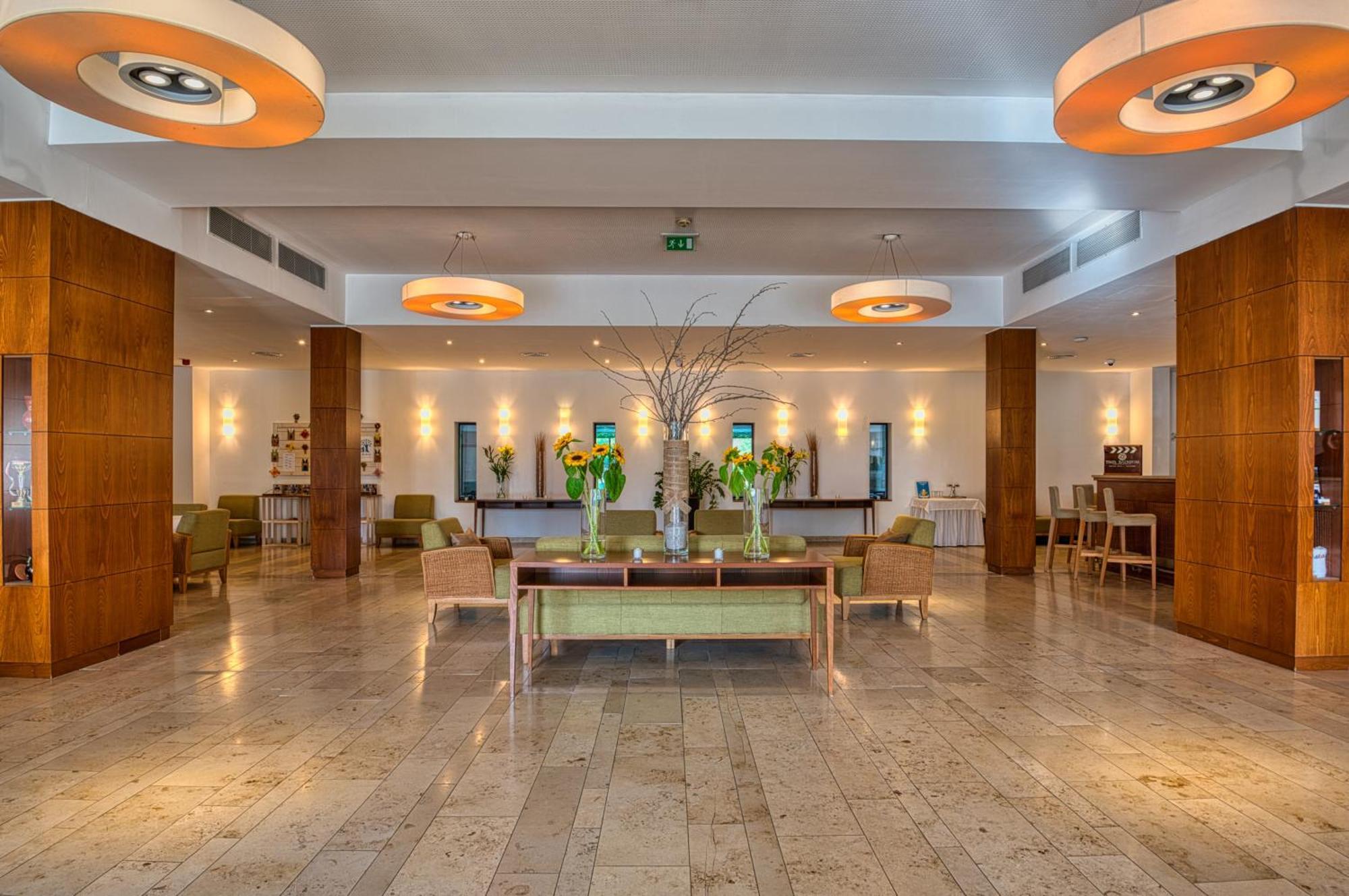 Tisza Balneum Hotel Tiszafüred Buitenkant foto
