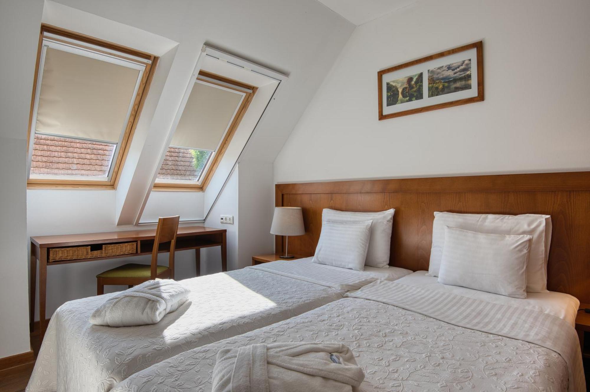 Tisza Balneum Hotel Tiszafüred Buitenkant foto