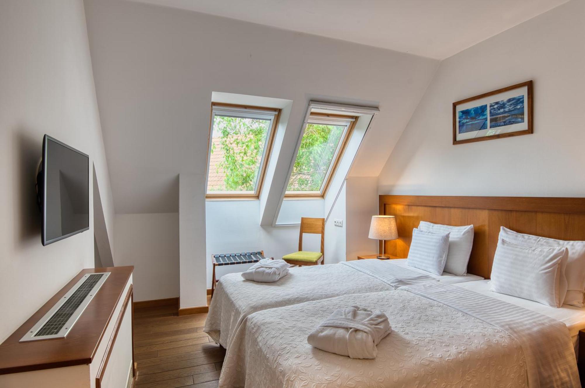 Tisza Balneum Hotel Tiszafüred Buitenkant foto